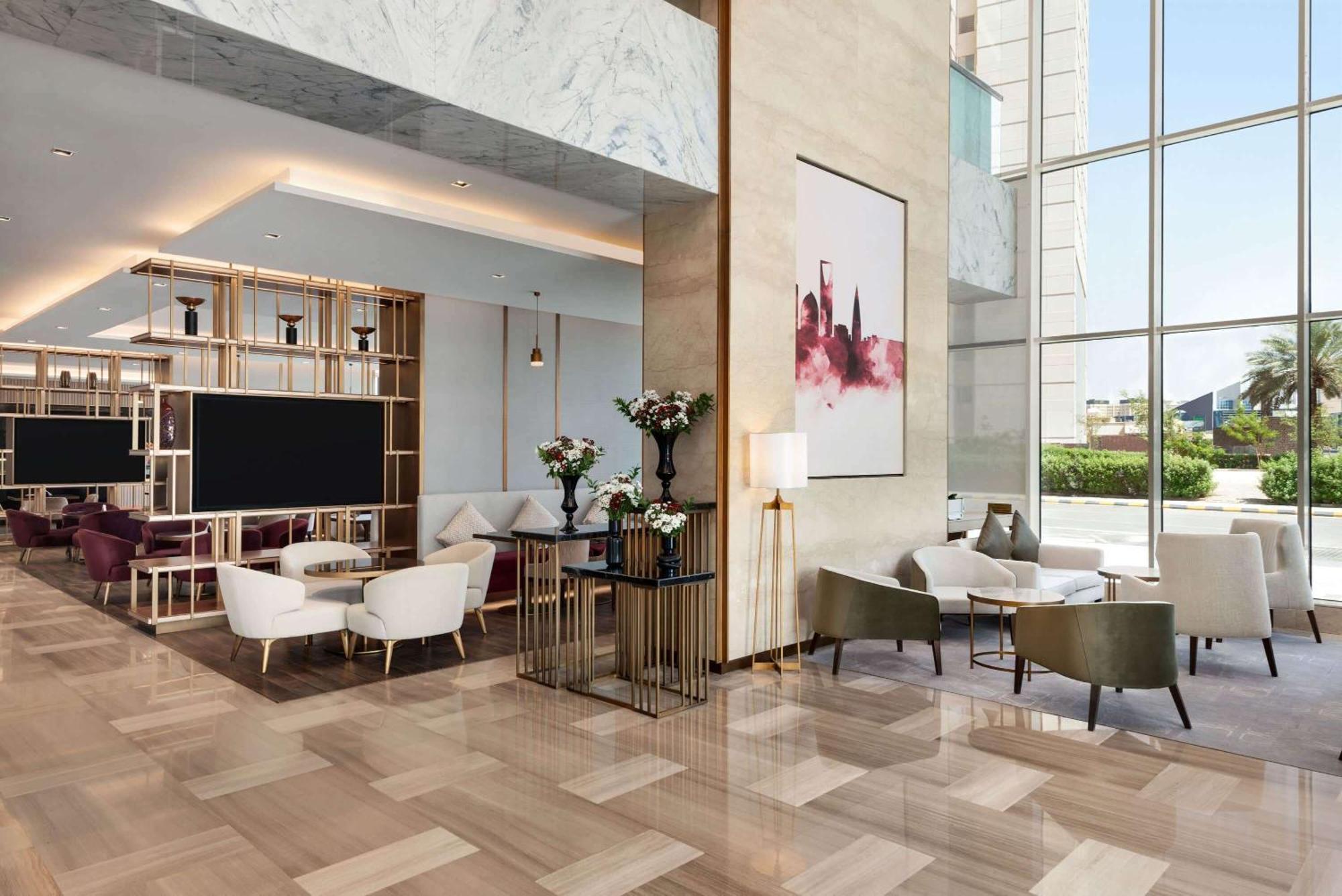 Ramada By Wyndham Riyadh King Fahd Road Exterior foto The lobby of the hotel