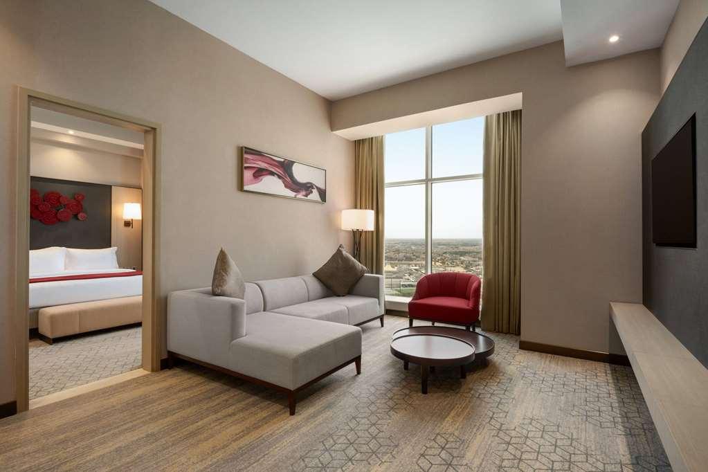 Ramada By Wyndham Riyadh King Fahd Road Habitación foto